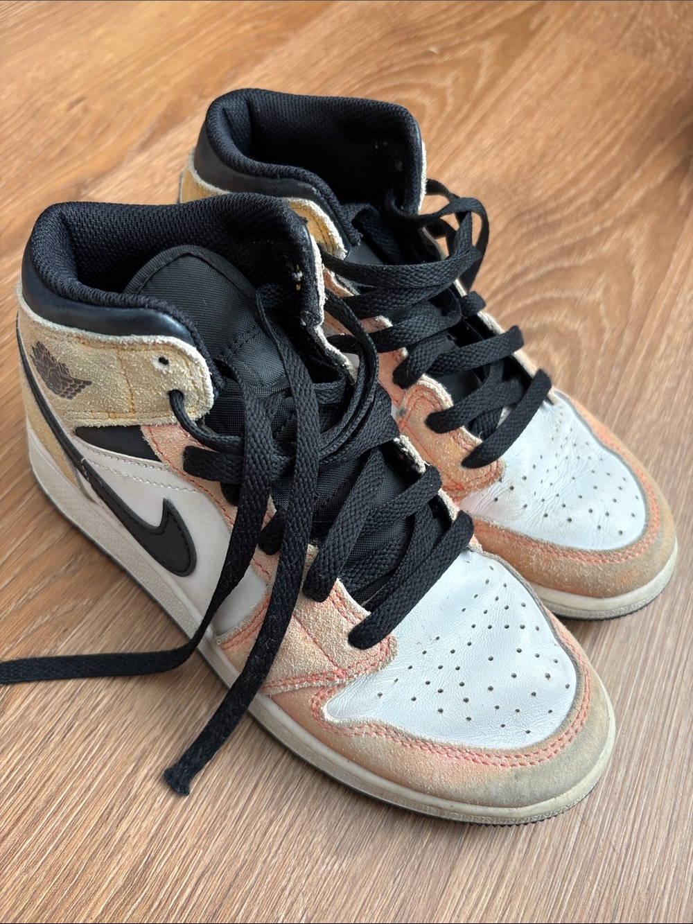 Nike Kids High-Top Sneakers in White, Black and Peach